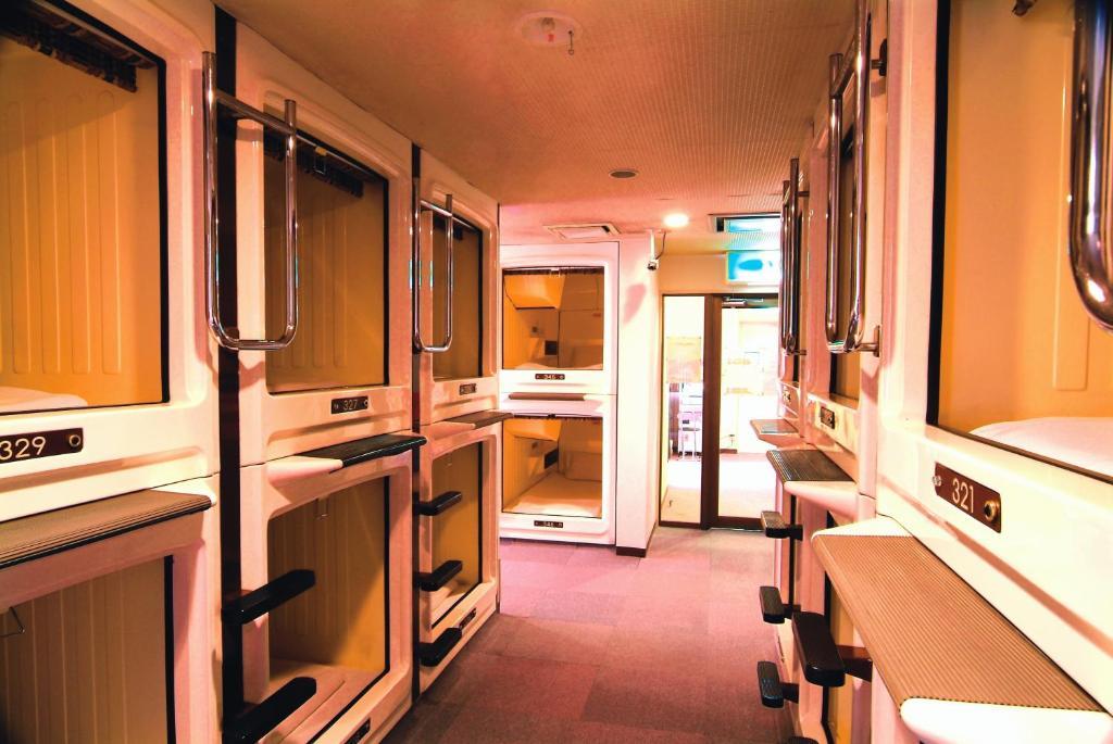 Capsule Hotel & Sauna Cosmo Plaza Akabane Токио Номер фото